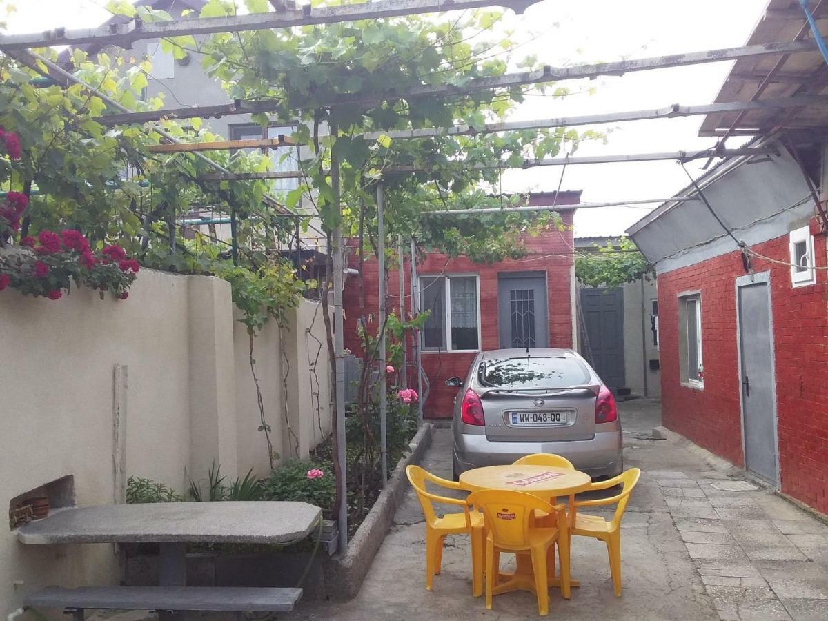 Guest House Gikacha Tbilisi Eksteriør bilde